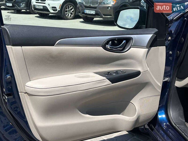 Седан Nissan Sentra 2016 в Львове