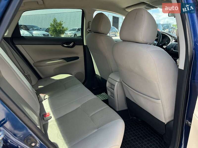 Седан Nissan Sentra 2016 в Львове