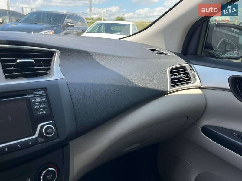 Седан Nissan Sentra 2016 в Львове