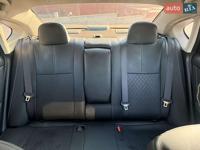 Седан Nissan Sentra 2018 в Дніпрі