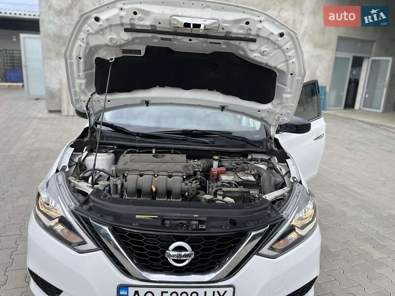 Седан Nissan Sentra 2017 в Ужгороде