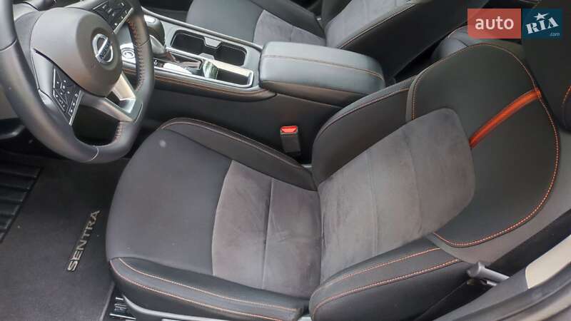 Седан Nissan Sentra 2020 в Ровно