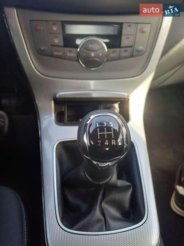 Седан Nissan Sentra 2016 в Запоріжжі