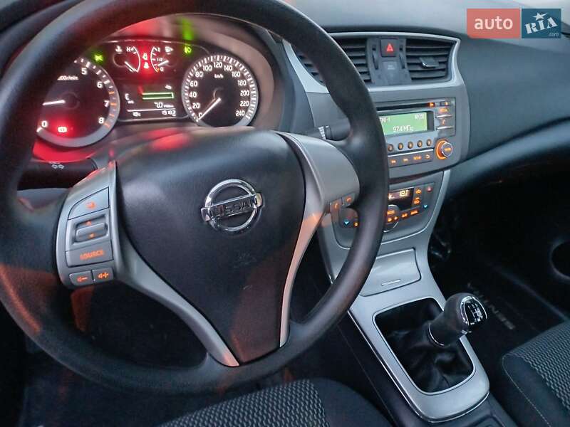 Седан Nissan Sentra 2016 в Запоріжжі