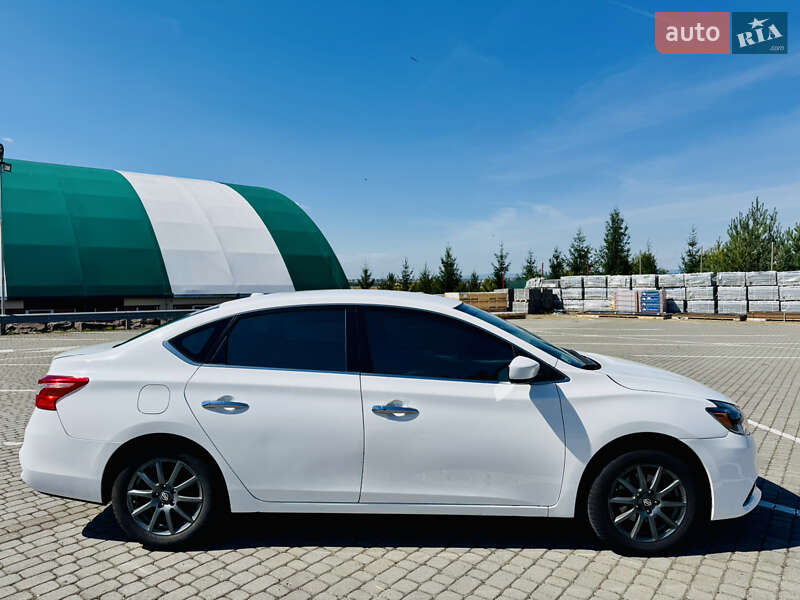 Седан Nissan Sentra 2016 в Ужгороде