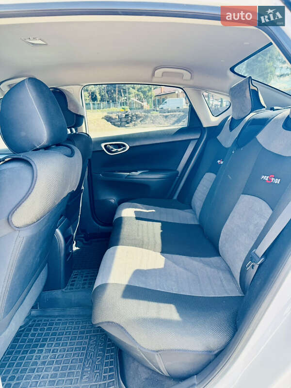 Седан Nissan Sentra 2016 в Ужгороде