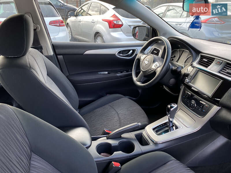 Седан Nissan Sentra 2019 в Луцке