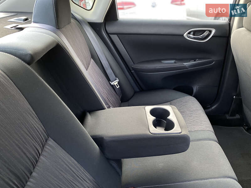 Седан Nissan Sentra 2019 в Луцке