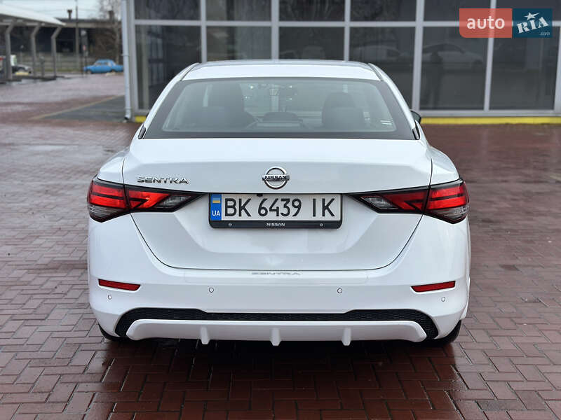 Седан Nissan Sentra 2020 в Ровно