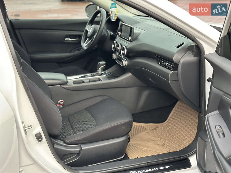 Седан Nissan Sentra 2020 в Ровно