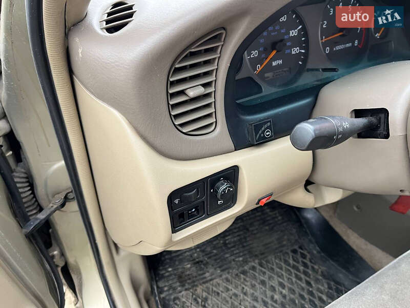 Седан Nissan Sentra 2000 в Черновцах