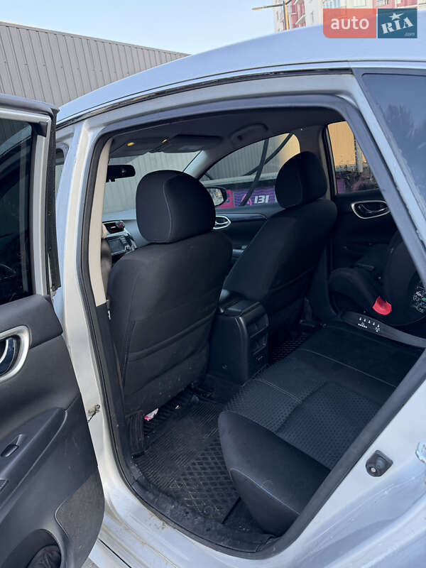 Седан Nissan Sentra 2017 в Львові