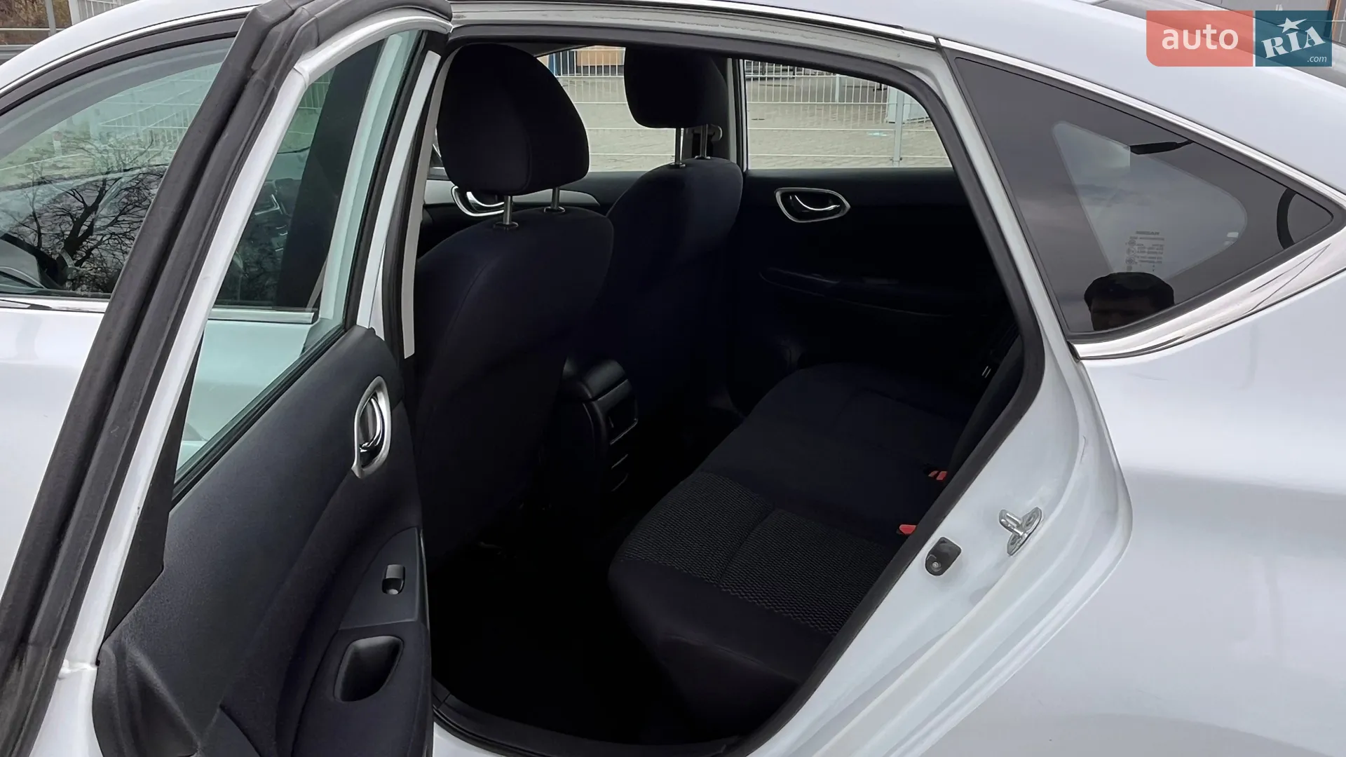 2015 Nissan Sentra - мініатюра 18