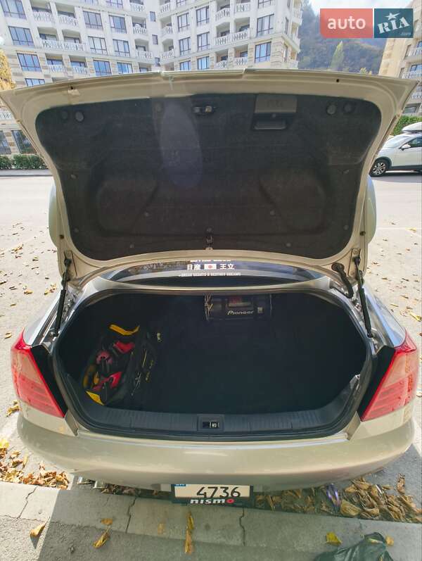 Седан Nissan Skyline 2001 в Одессе