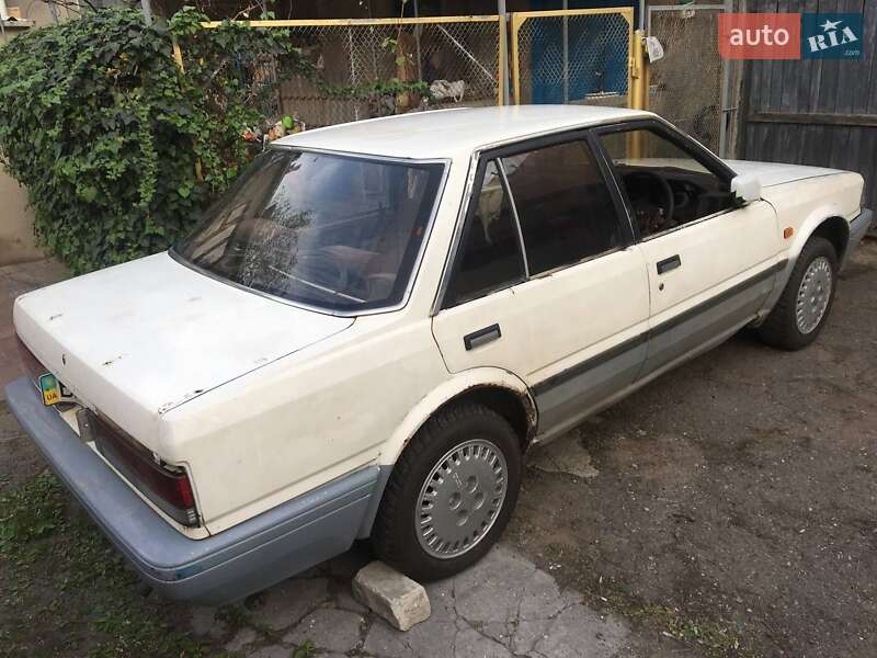 Nissan Stanza 1988