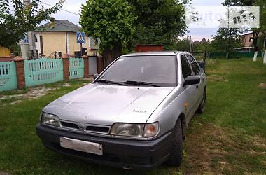 Седан Nissan Sunny 1992 в Черновцах