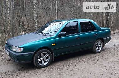 Седан Nissan Sunny 1995 в Дубровиці