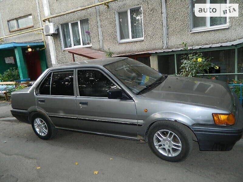 Седан Nissan Sunny 1989 в Богуславе
