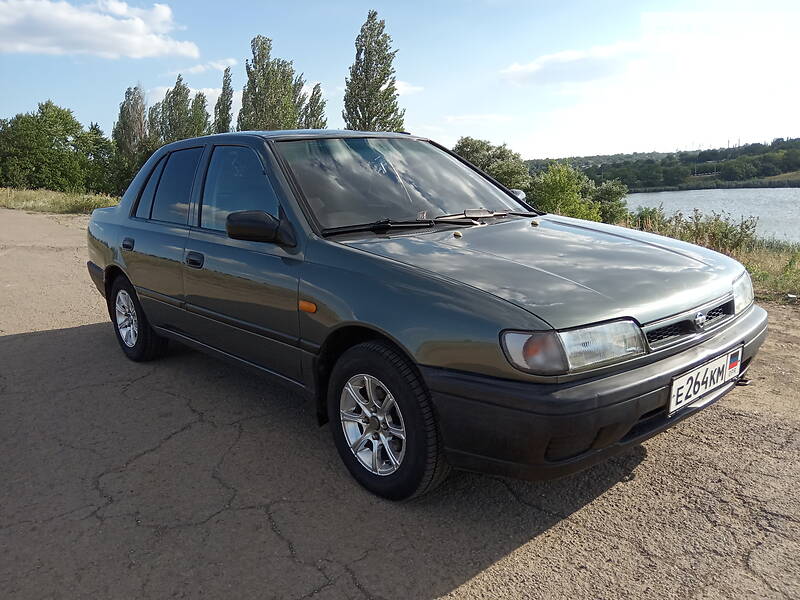 Седан Nissan Sunny 1994 в Хрестовке