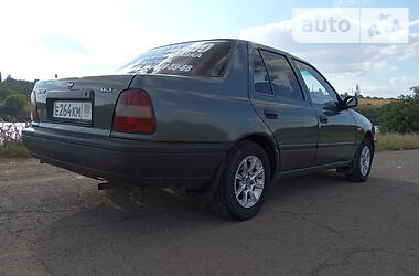 Седан Nissan Sunny 1994 в Хрестовке