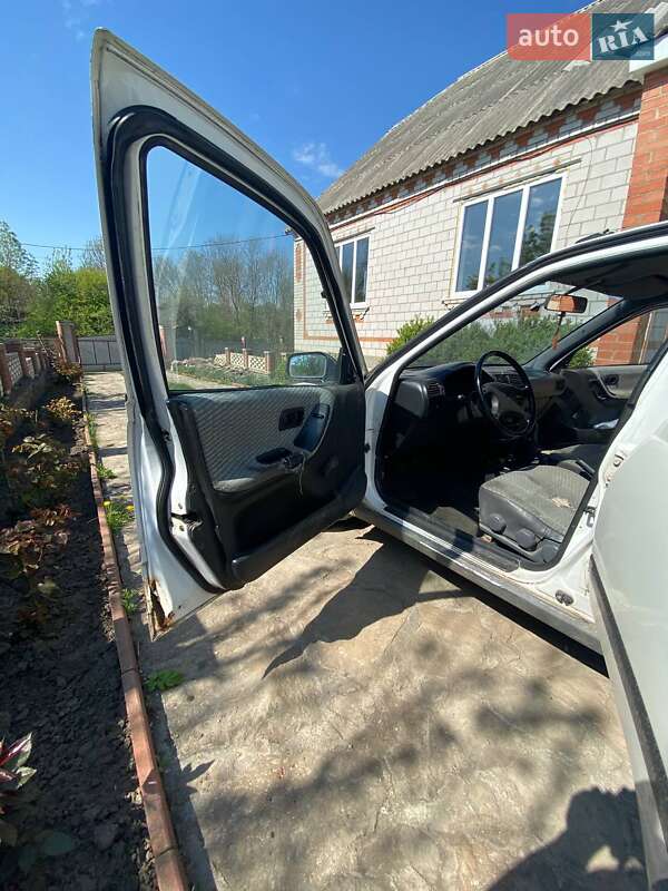 Седан Nissan Sunny 1993 в Тростянце