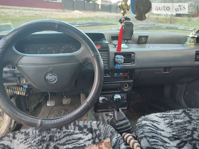 Седан Nissan Sunny 1987 в 