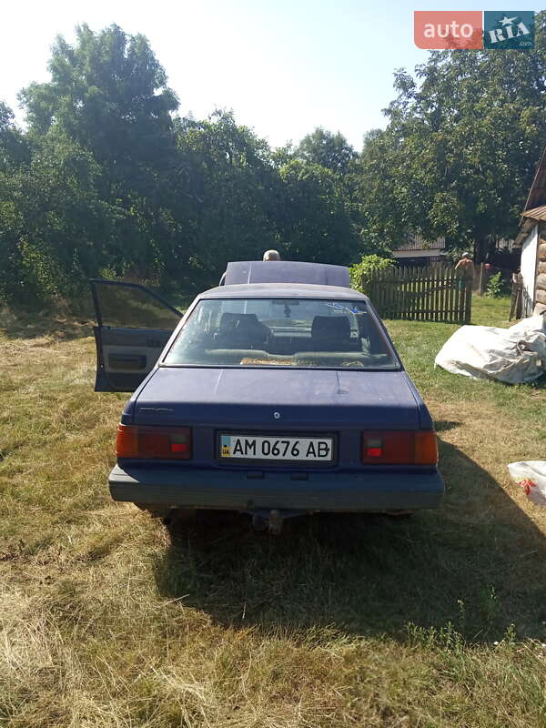 Седан Nissan Sunny 1986 в Овруче