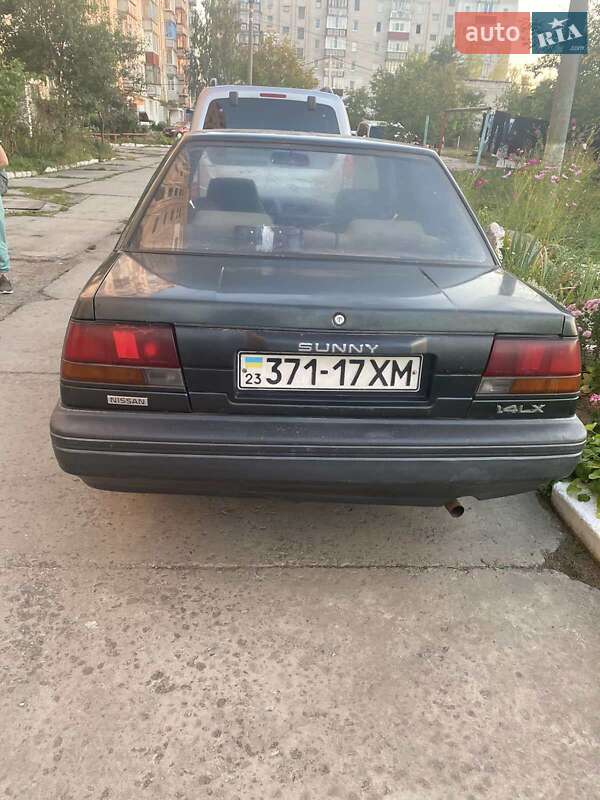 Седан Nissan Sunny 1989 в Шепетівці