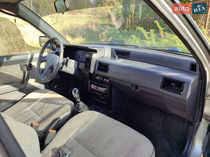 Седан Nissan Sunny 1990 в Ивано-Франковске