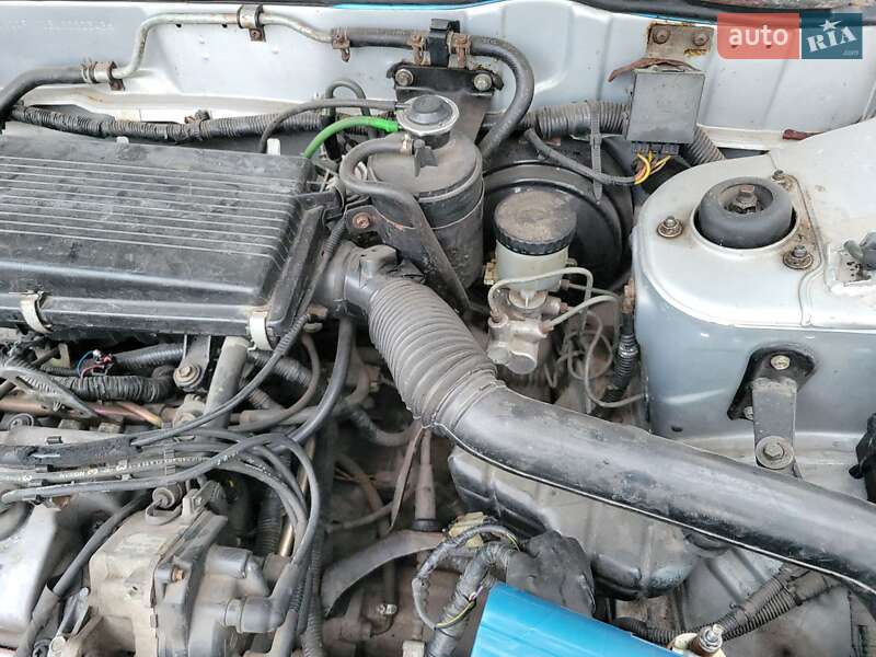 Седан Nissan Sunny 1988 в Краснокутську