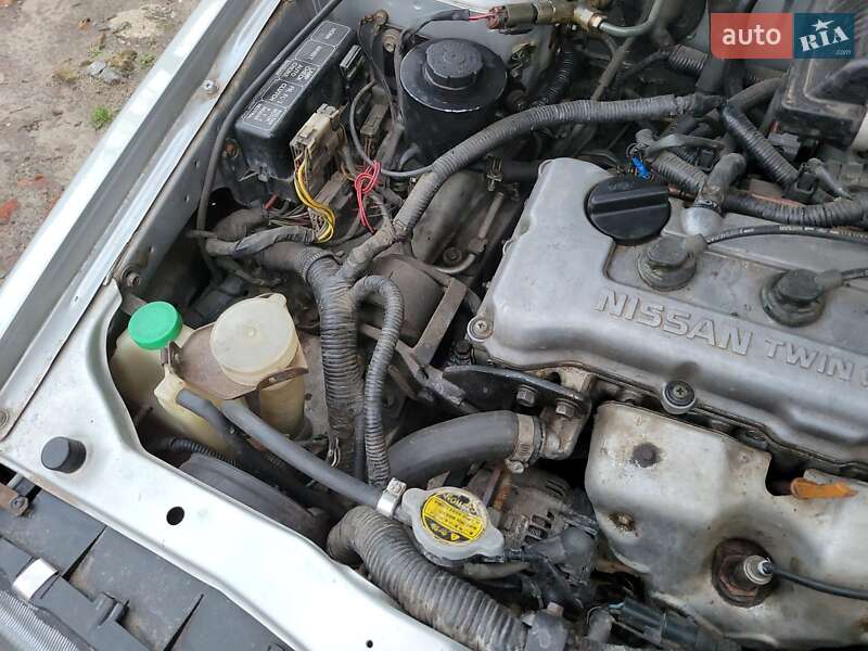 Седан Nissan Sunny 1988 в Краснокутську