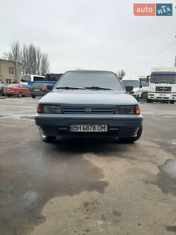 Седан Nissan Sunny 1986 в 
