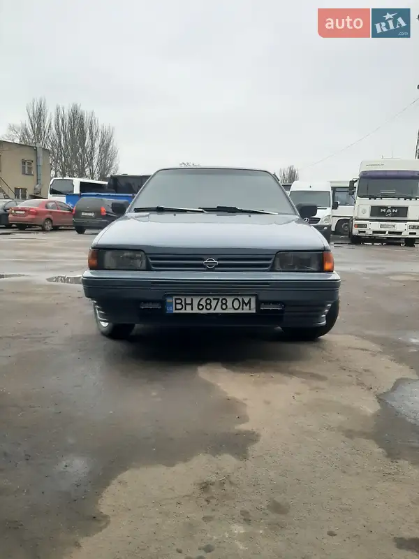 Седан Nissan Sunny 1986 в 