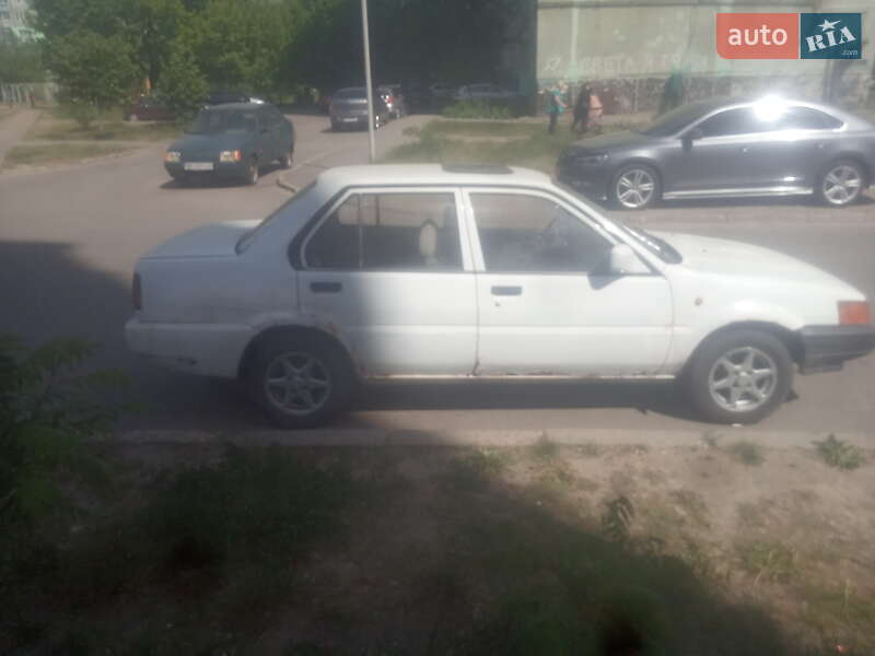 Седан Nissan Sunny 1989 в Полтаве
