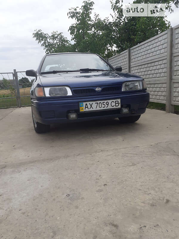 Седан Nissan Sunny 1992 в Острозі