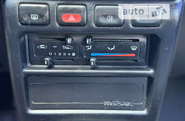 Седан Nissan Sunny 1995 в Днепре