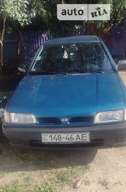 Седан Nissan Sunny 1995 в Каменском