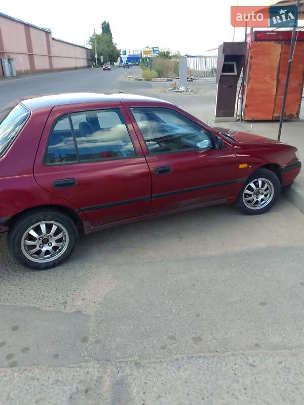 Седан Nissan Sunny 1994 в Одесі