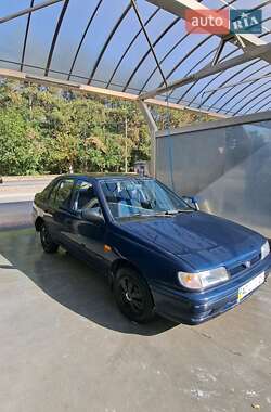 Седан Nissan Sunny 1994 в Дніпрі