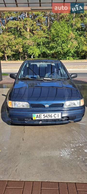Седан Nissan Sunny 1994 в Дніпрі