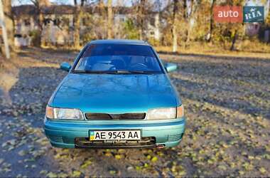 Седан Nissan Sunny 1994 в Каменском