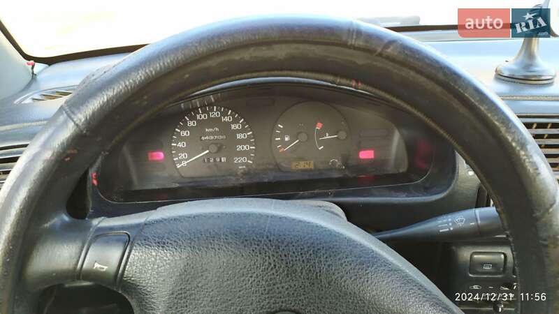 Седан Nissan Sunny 1995 в Киверцах