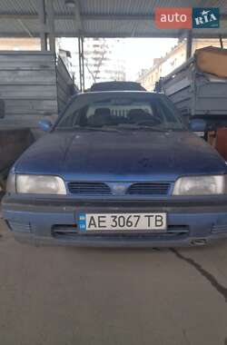 Седан Nissan Sunny 1995 в Дніпрі