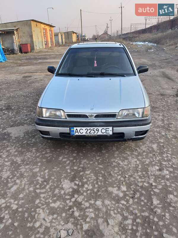 Nissan Sunny 1992