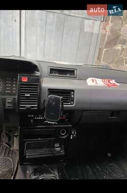 Седан Nissan Sunny 1988 в 