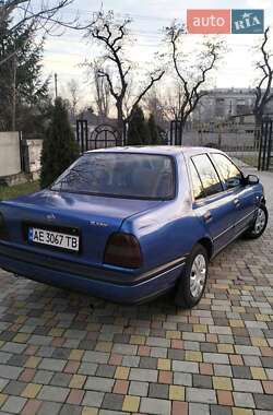 Седан Nissan Sunny 1995 в Дніпрі