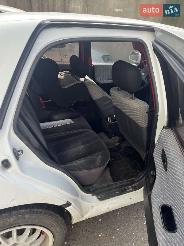 Седан Nissan Sunny 1990 в Одессе