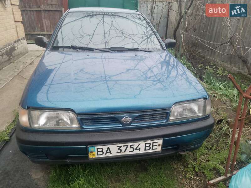 Седан Nissan Sunny 1995 в Кропивницькому