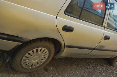 Седан Nissan Sunny 1993 в 