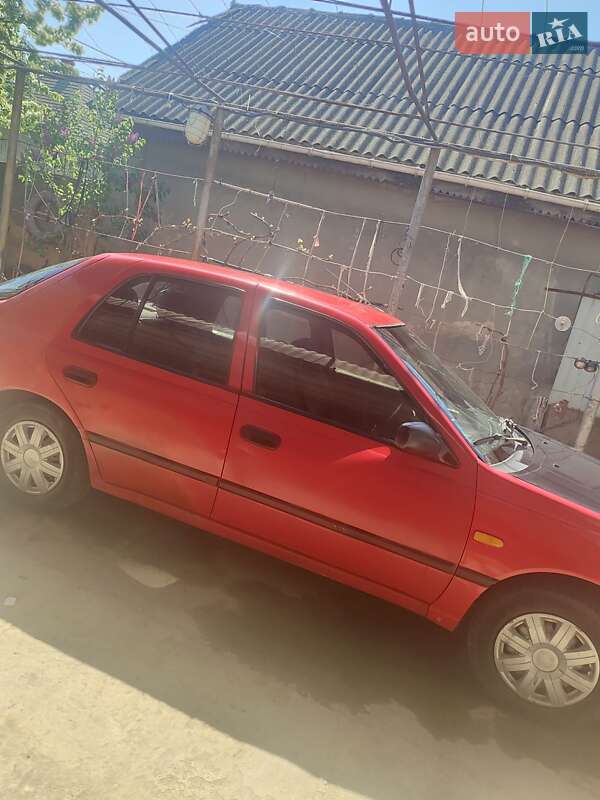 Седан Nissan Sunny 1994 в Белгороде-Днестровском